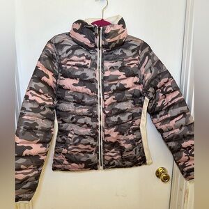 Reversible camo/white puffer jacket
